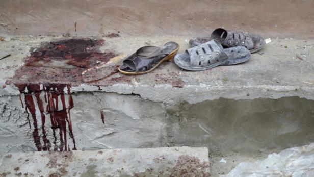 Footwear is seen near a pool of blood at the site of Sunday&#039;s bomb blast in Quetta in this July 1, 2013 file photo. Months after promising peace talks with Islamist insurgents, Pakistan&#039;s new prime minister appears to be backing down and accepting that the use of military force may be unavoidable in the face of escalating violence across the South Asian country. Almost 200 people have been killed in rebel attacks in Pakistan since Prime Minister Nawaz Sharif came to power last month, advocating peace talks with the Pakistani branch of the Taliban. REUTERS/Naseer Ahmed/Files (PAKISTAN - Tags: POLITICS CIVIL UNREST)