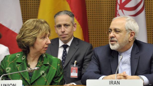Catherine Ashton und Mohammad Javad Zarif bei einer Verhandlung.