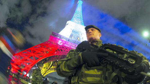Nicht nur der Eiffelturm in Paris wird derzeit schwer bewacht