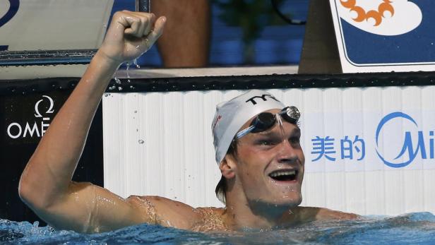 France's Agnel celebrates after winning the men's