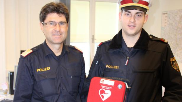 Reinhard Hochleitner und seine Kollegen waren die ersten Polizisten, die mit dem Defibrillator ein Herz wieder zum Schlagen brachten.