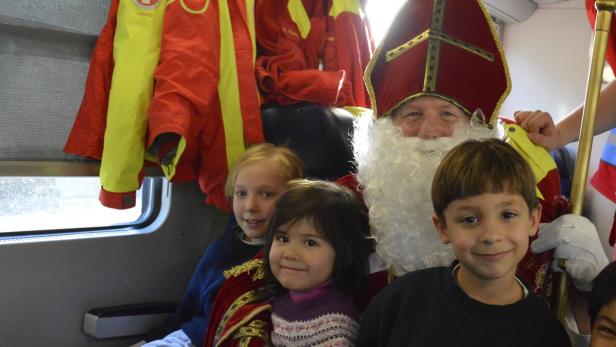 Ziel des Nikolauszuges ist Pamhagen. 800 Kinder sind mit dabei.