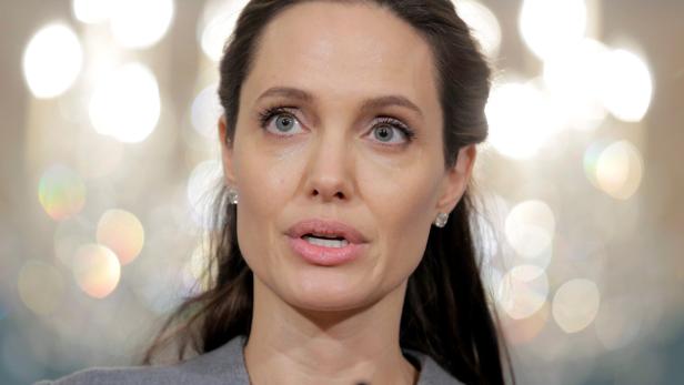 Angelina Jolie drohte Promiblogger mit einer Klage.