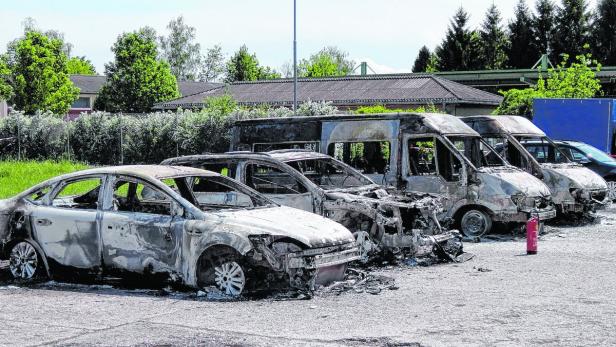 Im Mai 2012 brannten in der Kaserne Hörsching mehrere Fahrzeuge aus