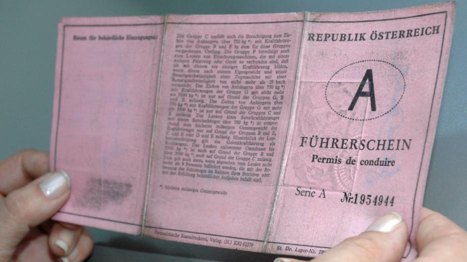 Wo Tauscht Man Den Führerschein Um Um wenige 100 Euro: Bande fälschte Pässe, Führerscheine, Ausweise