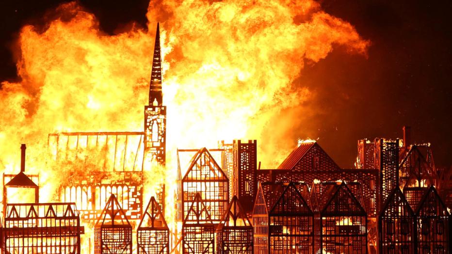 Feuerspektakel auf Themse zum Gedenken an grossen Brand von London