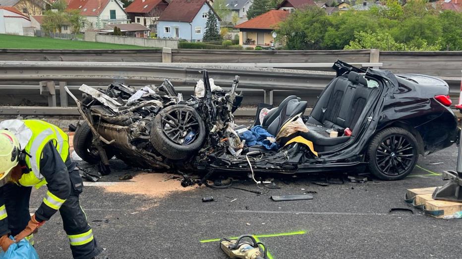 Zwei Tote Bei Horror Unfall Auf Der S4 Bei Wiener Neustadt