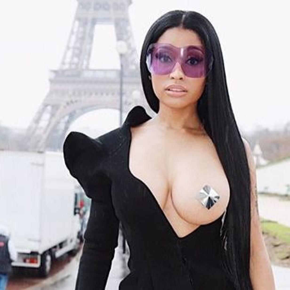 Nicki Minaj falsche Brust