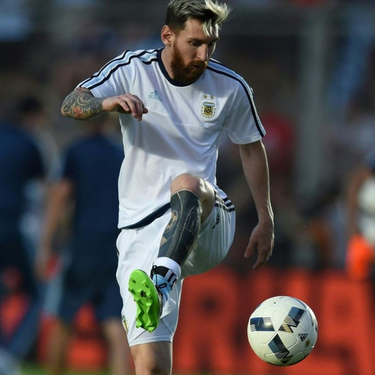 Lionel Messi Und Sein Verhunztes Bein Tattoo Kurier At
