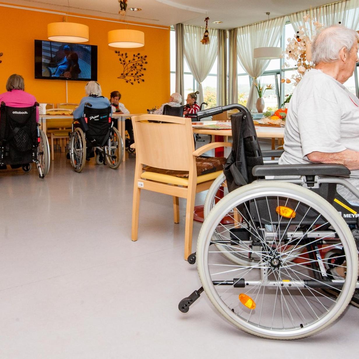 Die Tagliche Gratwanderung In Der Pflege Kurier At