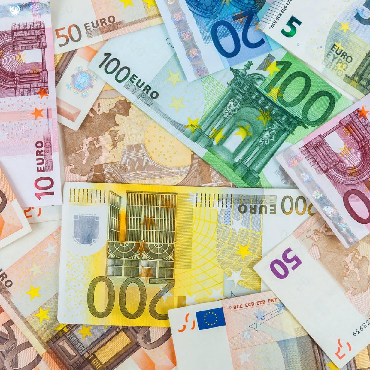 Ezb Stellt Mitte September Neue 100 Und 0 Euro Scheine Vor Kurier At