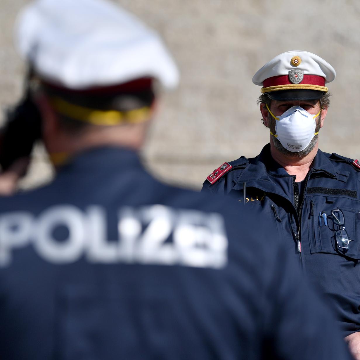 Das Ferienspiel Besuch bei der Polizei fand am Posten Raabs dieser besonderen Alltag der Polizisten kennenlernen Caritas in Obersterreich Alltag der Polizisten kennenlernen - zarell.com