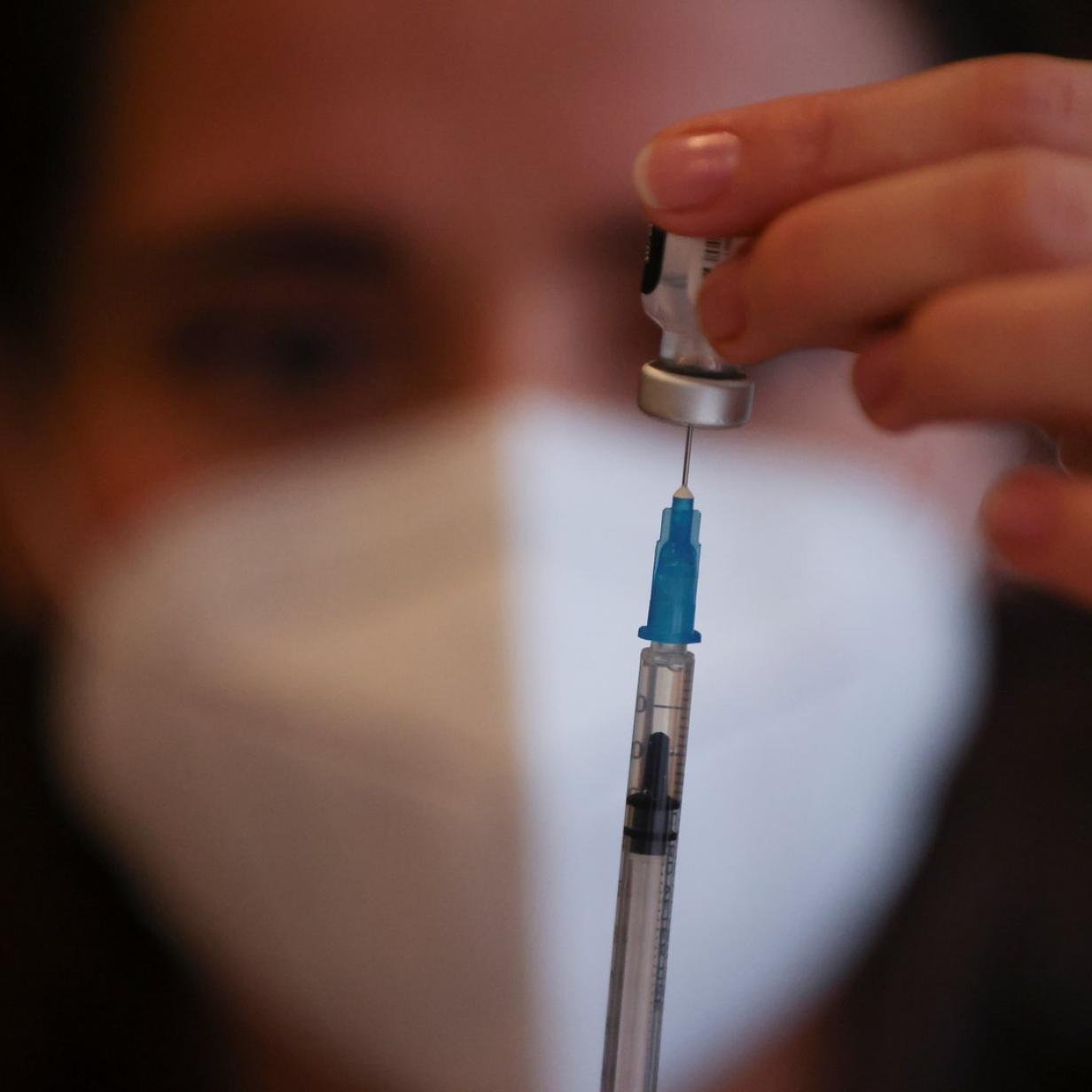 Virologen Spritzen Sich Einen Booster Fur Johnson Johnson Selber Kurier At