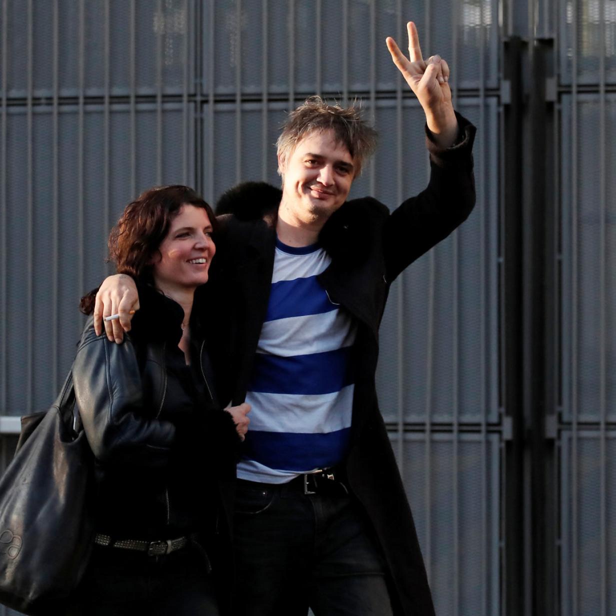 Skandalrocker Pete Doherty hat ja gesagt: Fotos von romantischer  Frankreich-Hochzeit