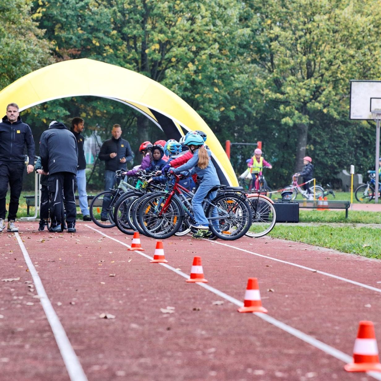 kinderfahrrad mytoys JOYSTAR Angel Mädchenfahrrad mit Stützrädern und Korb EU – JOYSTARBIKE main image 1