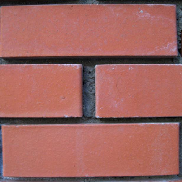 Nahaufnahme einer roten Backsteinmauer.