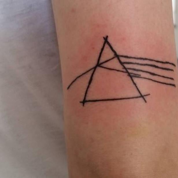 Knöchel schmerzen tattoo Tattoo geschwollen
