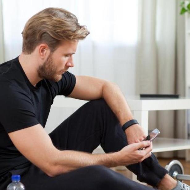 Fitnessarmbänder helfen bei der sportlichen Selbstvermessung.