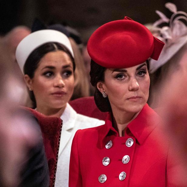 Kate Middleton und Meghan Markle bei einer Veranstaltung.