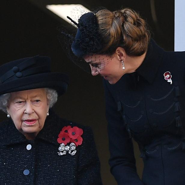 Königin Elisabeth II. und Prinzessin Kate bei einer Gedenkveranstaltung.
