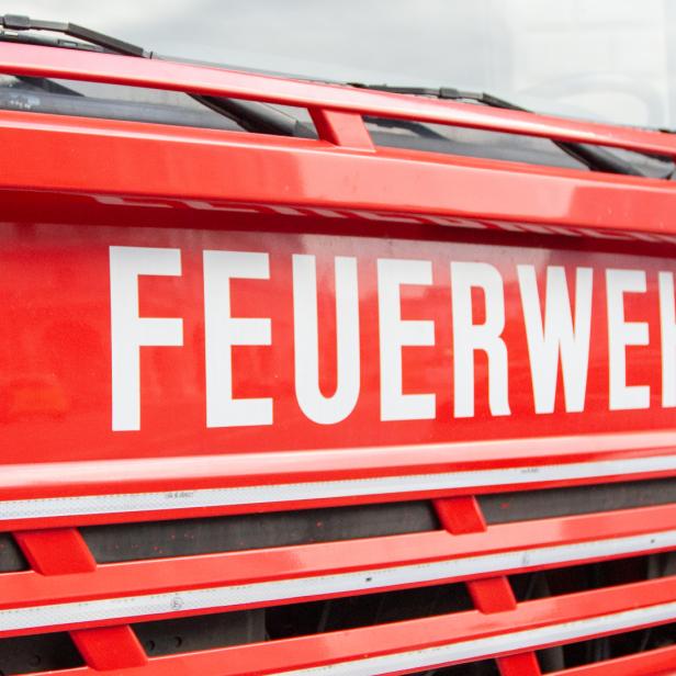 Vier Feuerwehren waren mit 100 Kräften im Einsatz.