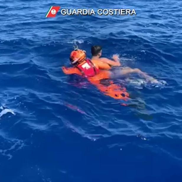 Fluchtlinge 100 Migranten Auf Lampedusa Eingetroffen Kurier At