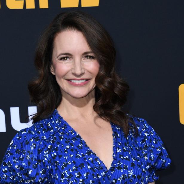 Kristin Davis auf dem roten Teppich bei einer Veranstaltung für „Catch-22“.