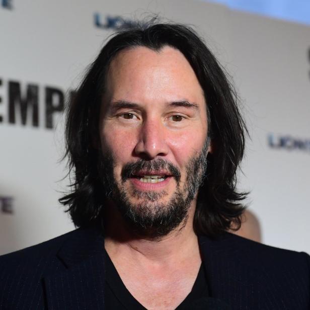 Keanu Reeves posiert auf einem Event für den Film „Sempiternal“.