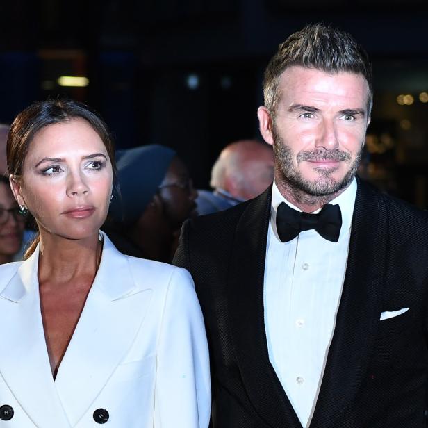 David und Victoria Beckham posieren auf einer Veranstaltung.