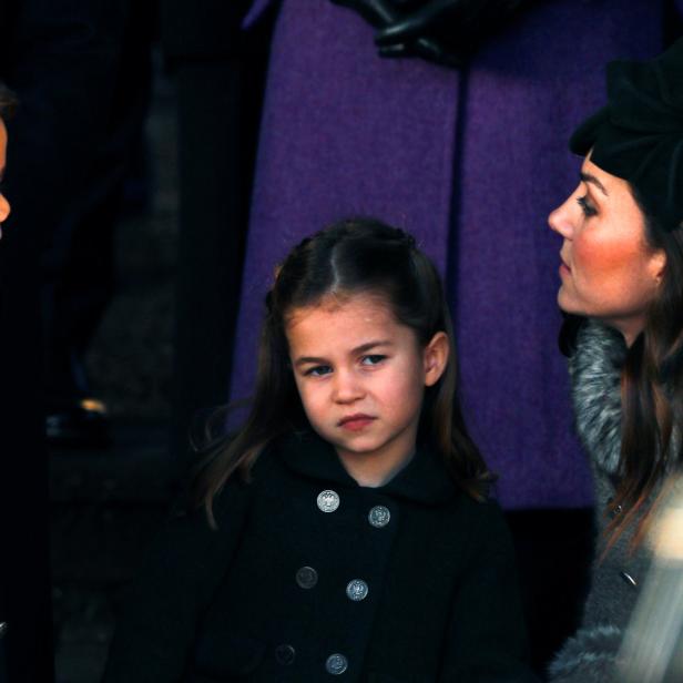 Prinz George, Prinzessin Charlotte und Prinzessin Kate bei einer Veranstaltung.