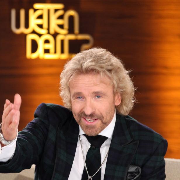 Thomas Gottschalk in einem karierten Sakko bei „Wetten, dass..?“.