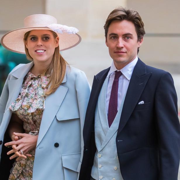 Prinzessin Beatrice und ihr Ehemann Edoardo Mapelli Mozzi posieren für ein Foto.