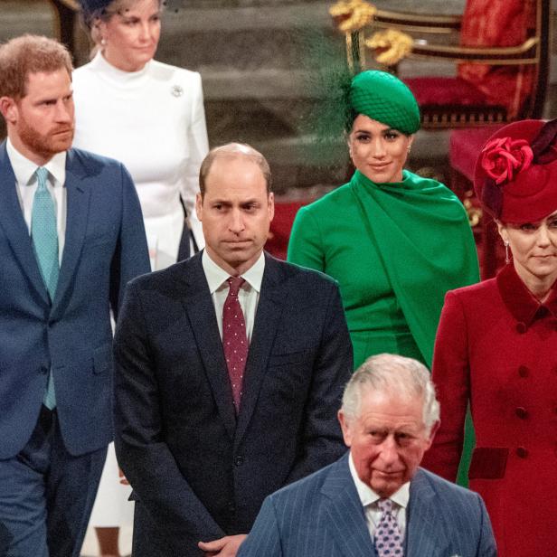 Mehrere Mitglieder der britischen Königsfamilie nehmen an einer Veranstaltung teil.