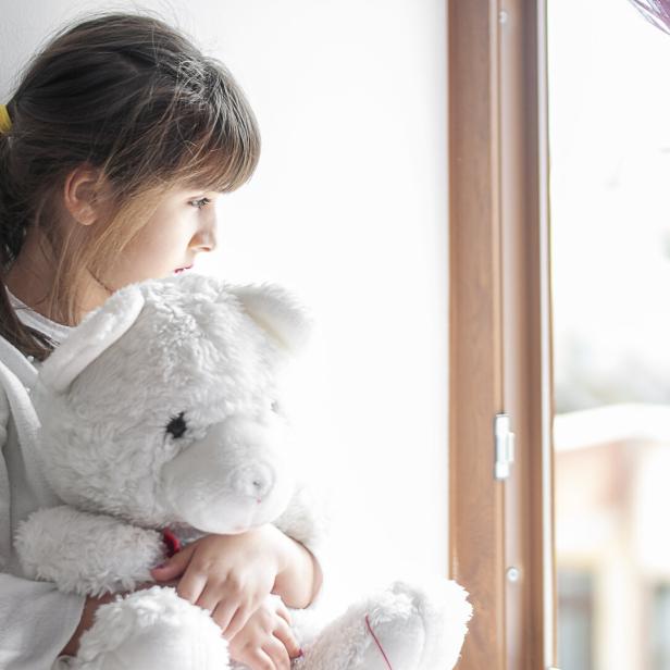 Cute girls boring at home with her teddy bear