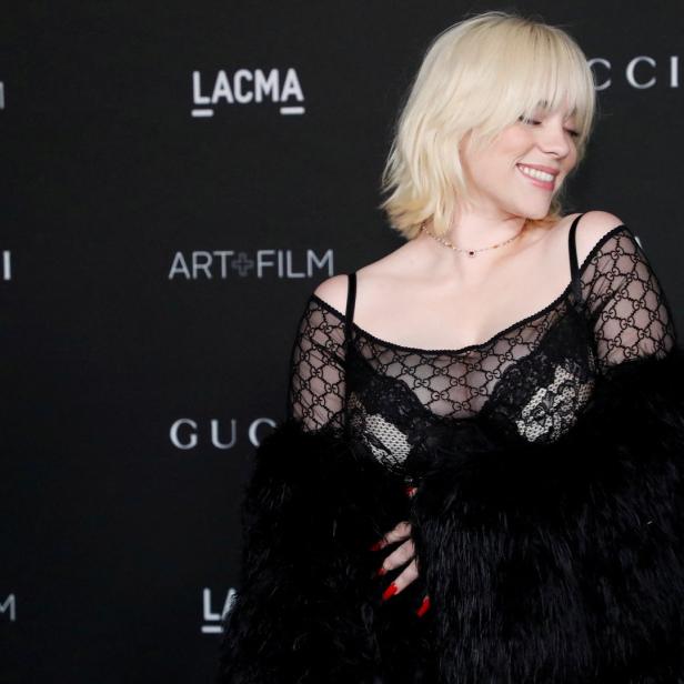Billie Eilish auf dem LACMA Art+Film Gala Event, gekleidet in Gucci.