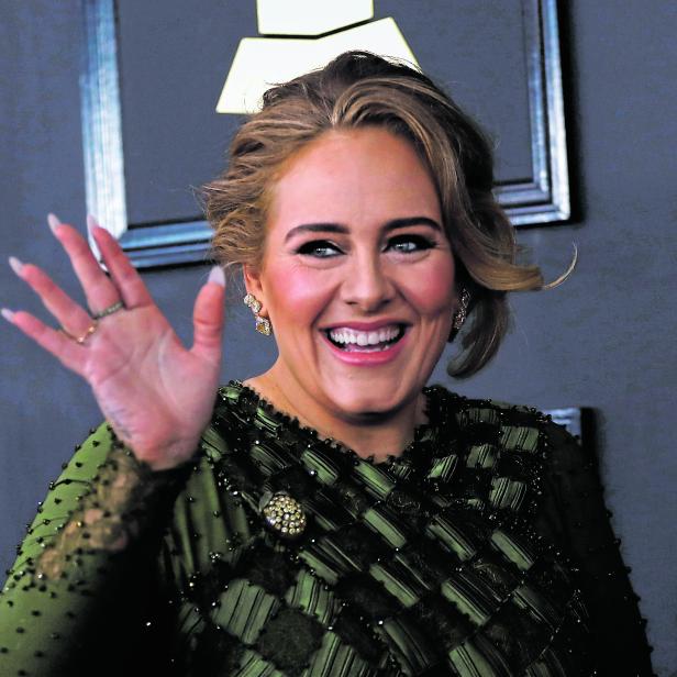 Die Sängerin Adele kommt bei der 59. jährlichen Grammy-Verleihung in Los Angeles an.