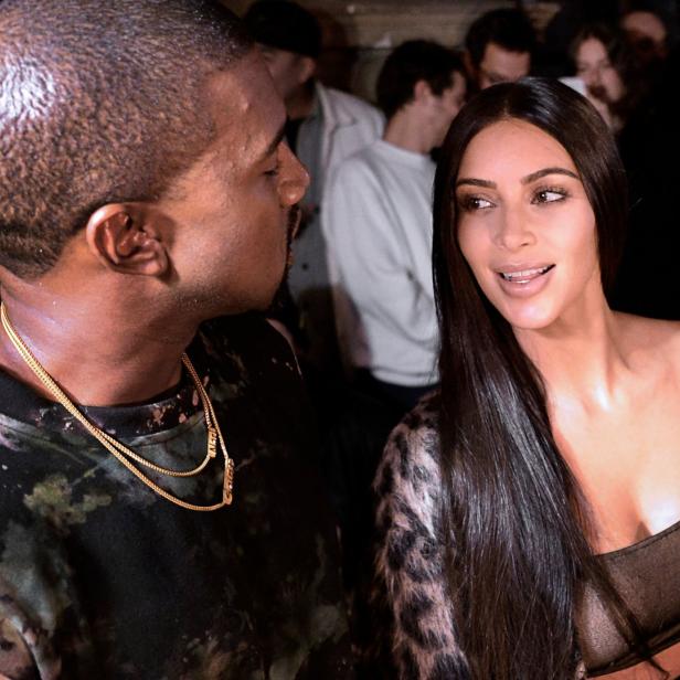 Kim Kardashian und Kanye West bei einer Veranstaltung.