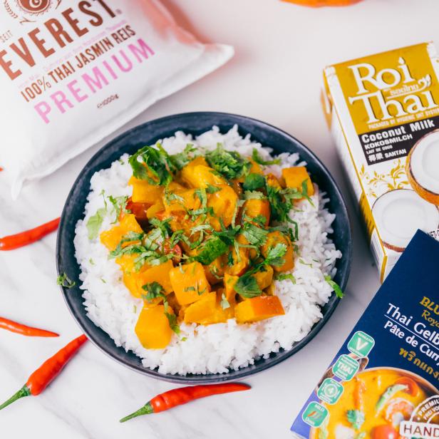 Thai Curry mit den entsprechenden Zutaten