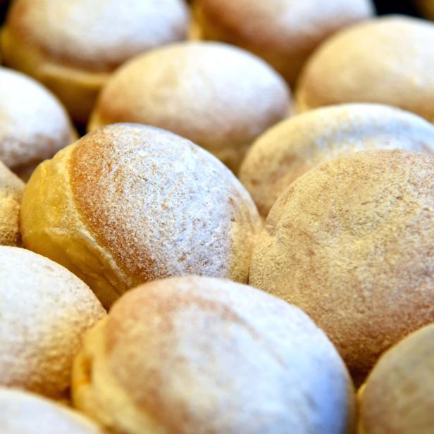 21 Krapfen mit Marillenmarmelade wurden getestet, es gab kein "Sehr gut"
