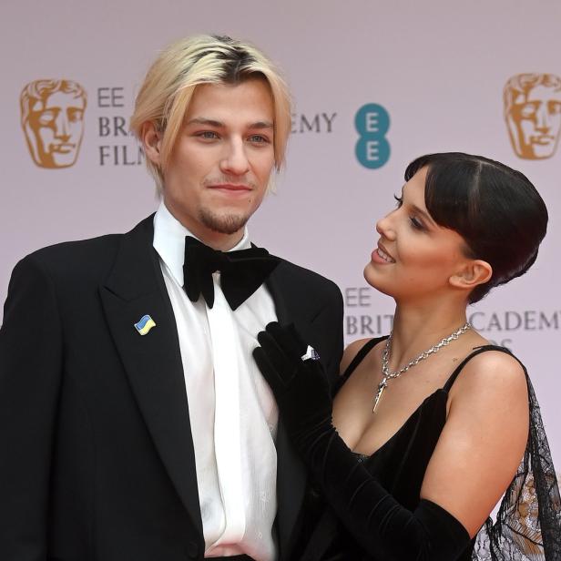 Millie Bobby Brown und Jake Bongiovi bei den British Academy Film Awards.