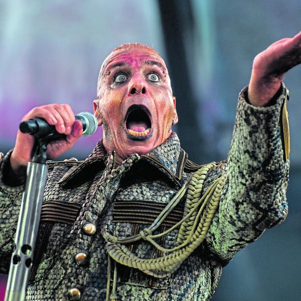 Till Lindemann von Rammstein während der Tour 2019 in Hannover.