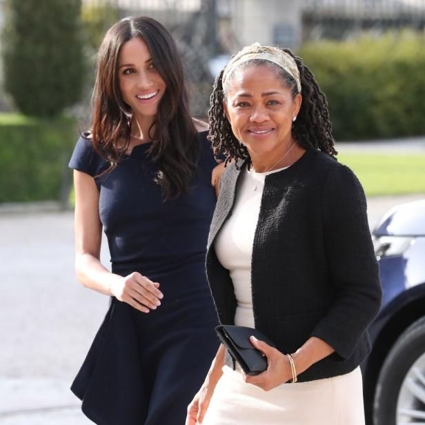 Meghan Markle mit ihrer Mutter Doria Ragland bei einer Veranstaltung.