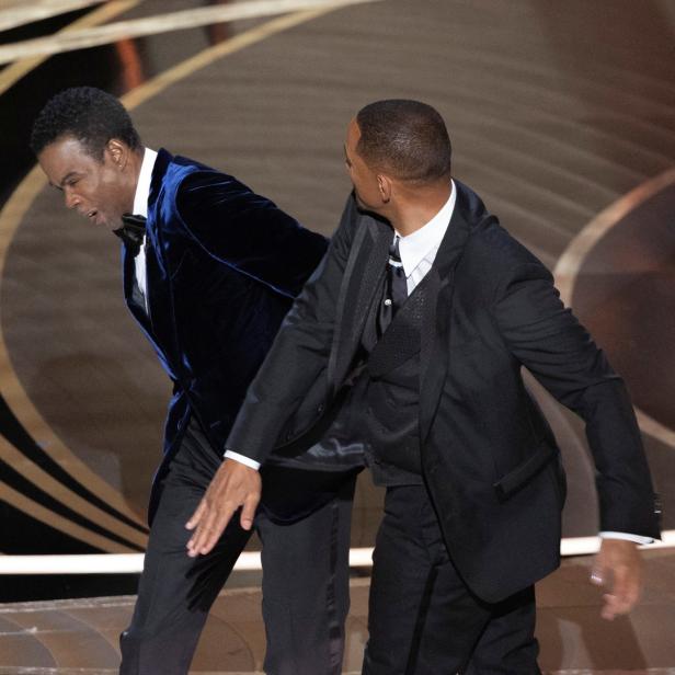 Will Smith schlägt Chris Rock während der Oscar-Verleihung.
