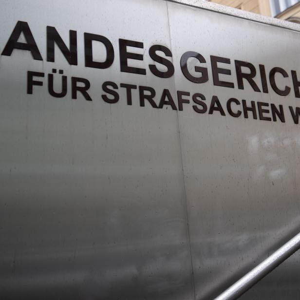Das Schild des Landesgerichts für Strafsachen Wien.