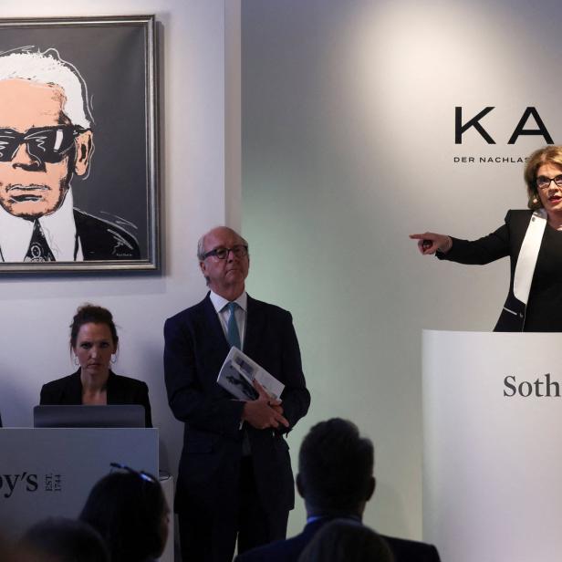Eine Auktion von Karl Lagerfelds Nachlass bei Sotheby's.