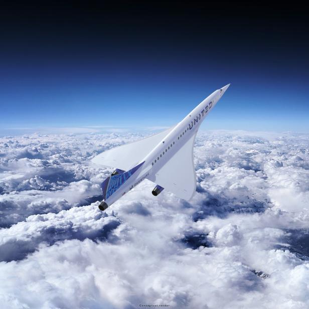 Ein Überschallflugzeug von United Airlines fliegt über den Wolken.