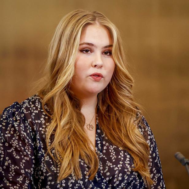 Prinzessin Amalia der Niederlande während einer Rede.