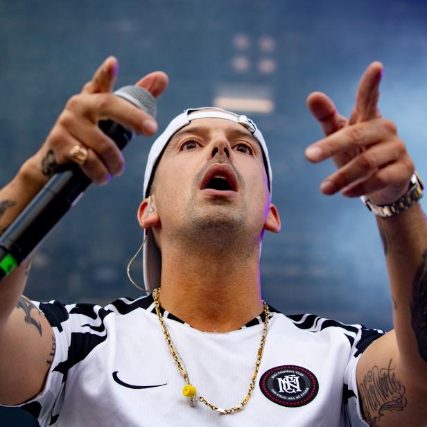 Ein Rapper tritt beim Lollapalooza Berlin 2018 auf.