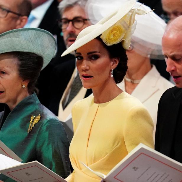 Prinzessin Anne, Prinzessin Kate und Prinz William bei einer Veranstaltung.