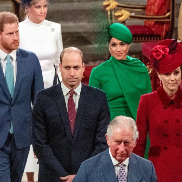 Mehrere Mitglieder der britischen Königsfamilie nehmen an einer Veranstaltung teil.